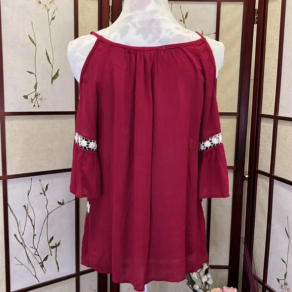 Sexy Urban Girl burgundy/cream embroidered blouse 🌹 (NWOT) - Picture 4 of 6